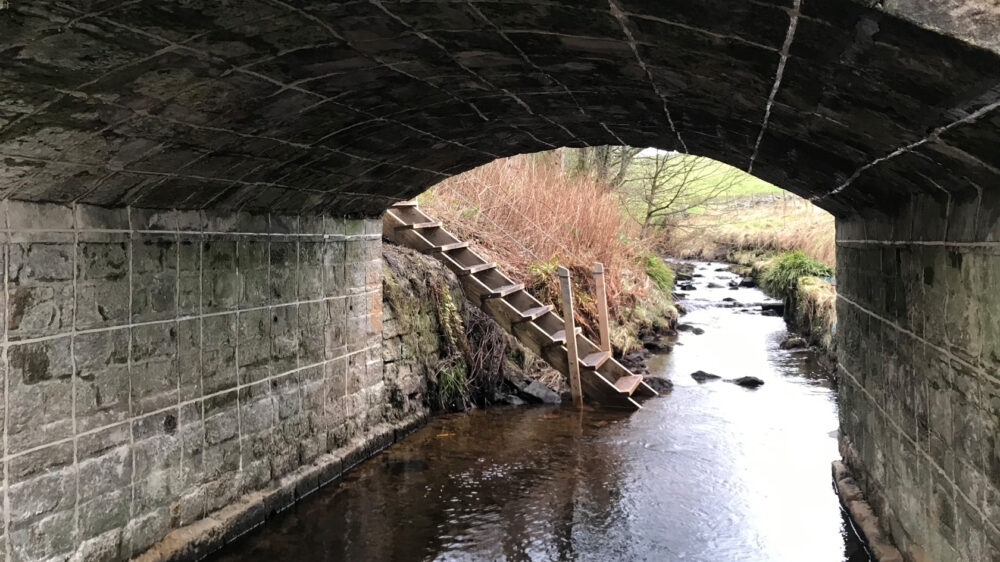 Correctional works to a masonry river bridge